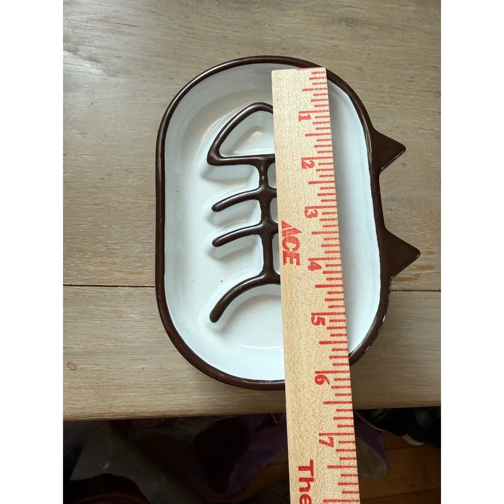 Ceramic Cat Slow Feeder Bowl Grey White Fish Bone Design Sculpted Tail 5.5in